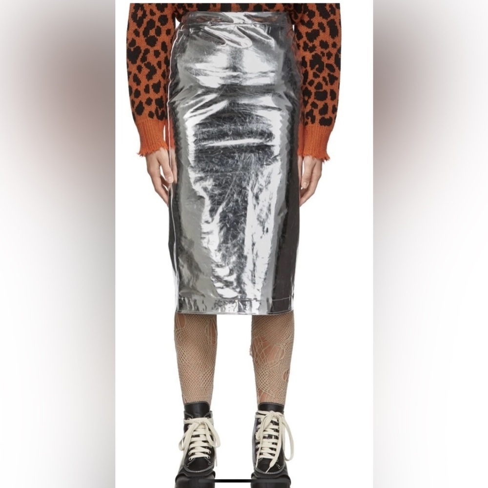 MCQ BY ALEXANDER
Silver Mcq Swallow Metallic Kick Back Skirt
